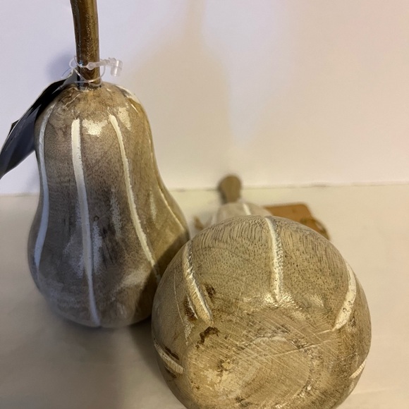 PD HOME & GARDEN WOODEN PEARS WITH BRASS STEM SET OF (2) NWT - Picture 3 of 3